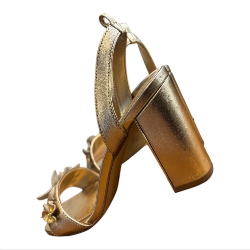 Lilly Pulitzer Elegant Gold Metallic Block Heel with Bow Embellishment Size 6